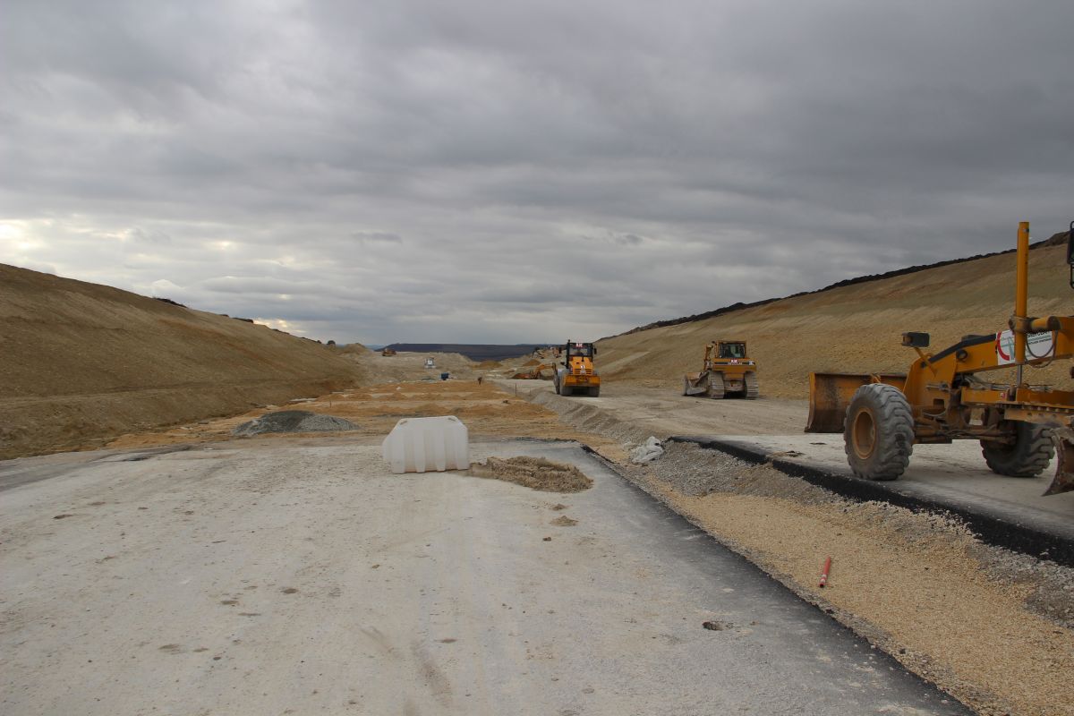 Сотрудники Дирекции проинспектировали ход строительства объездной дороги<br> г. Симферополя на участке Дубки – Левадки