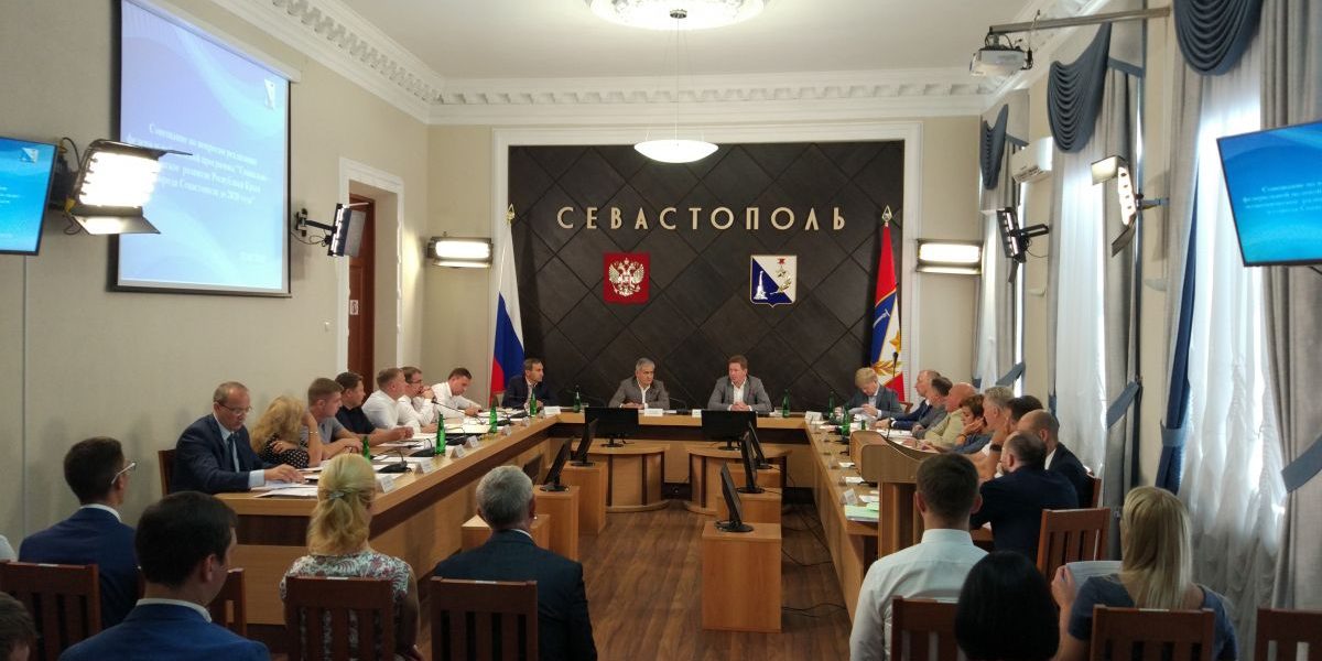В рамках рабочего визита Сергей Назаров посетил Парк Победы и провёл совещание в Правительстве г. Севастополя