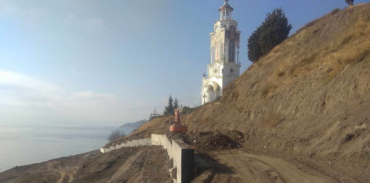 Сотрудники Дирекции проинспектировали берегоукрепительные работы у храма-маяка
